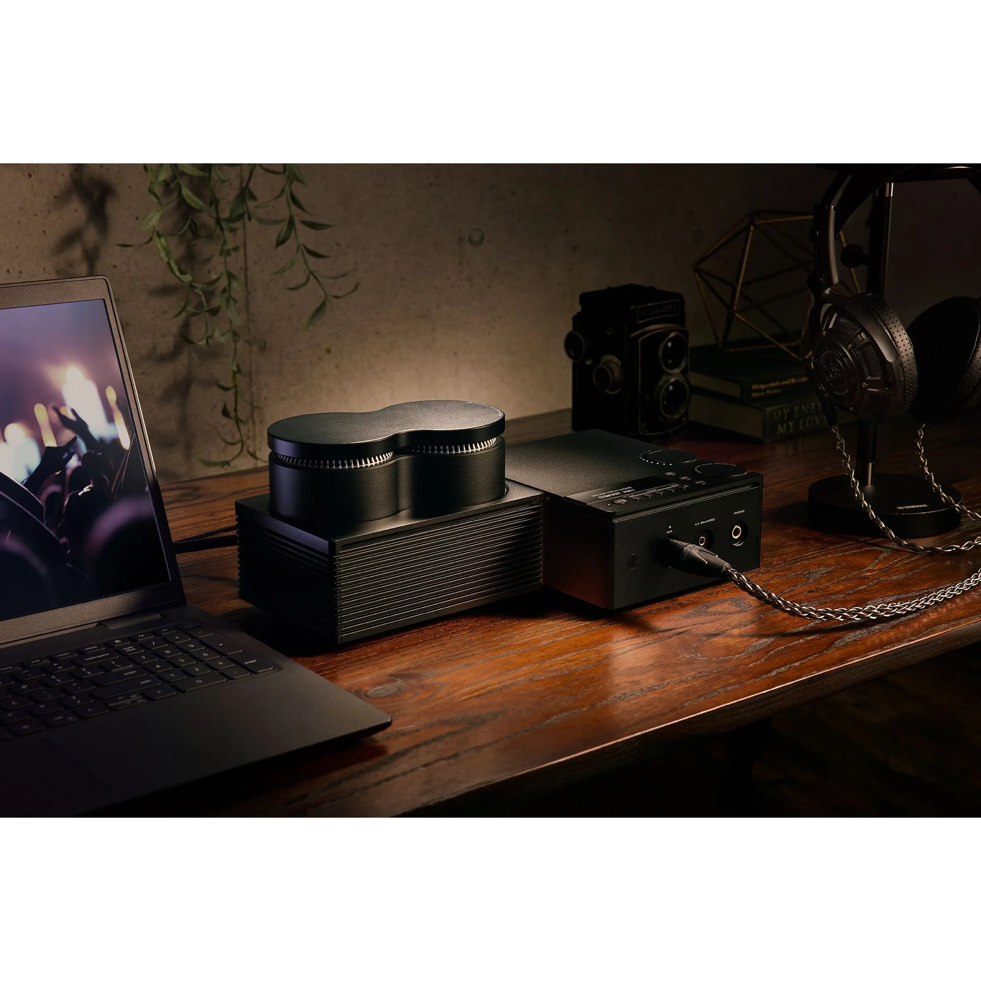 Yamaha HA-L7A Flagship Headphone Amplifier with Built-in DAC - Image 6
